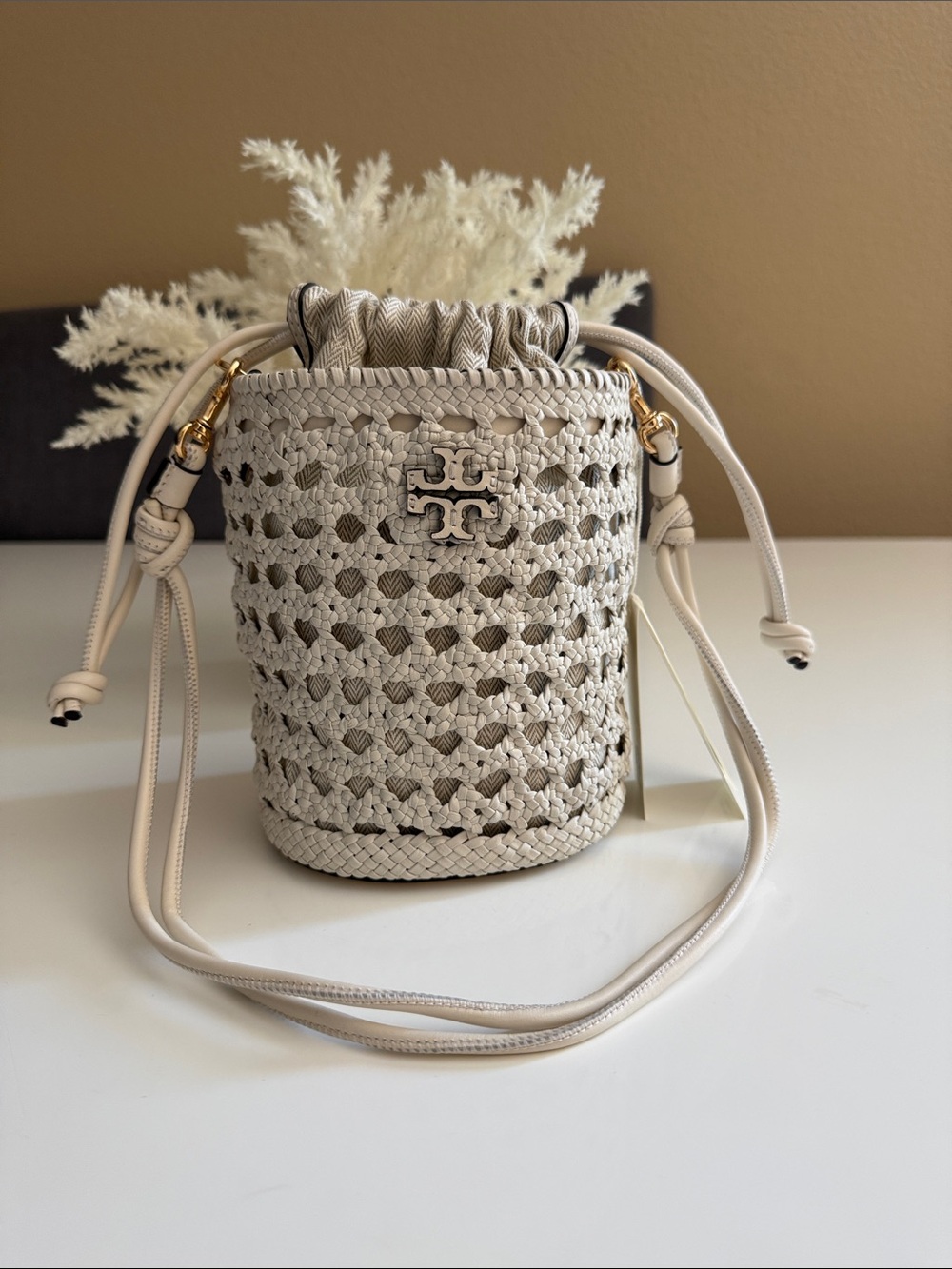 NWT tory burch woven bucket crossbody bag new ivory $450 - Picture 4 of 14
